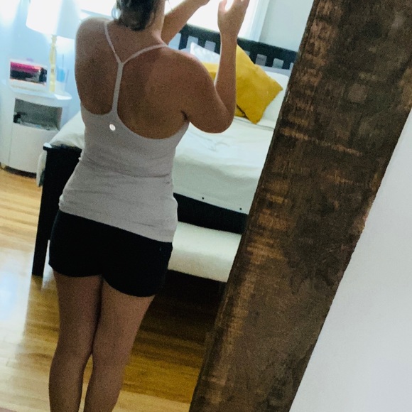 Women’s Lululemon Y back tank - Picture 4 of 4